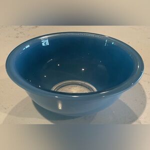 Vintage Pyrex Beauitful Blue Ceramic Bowl w/clear Glass bottom. Great Condition